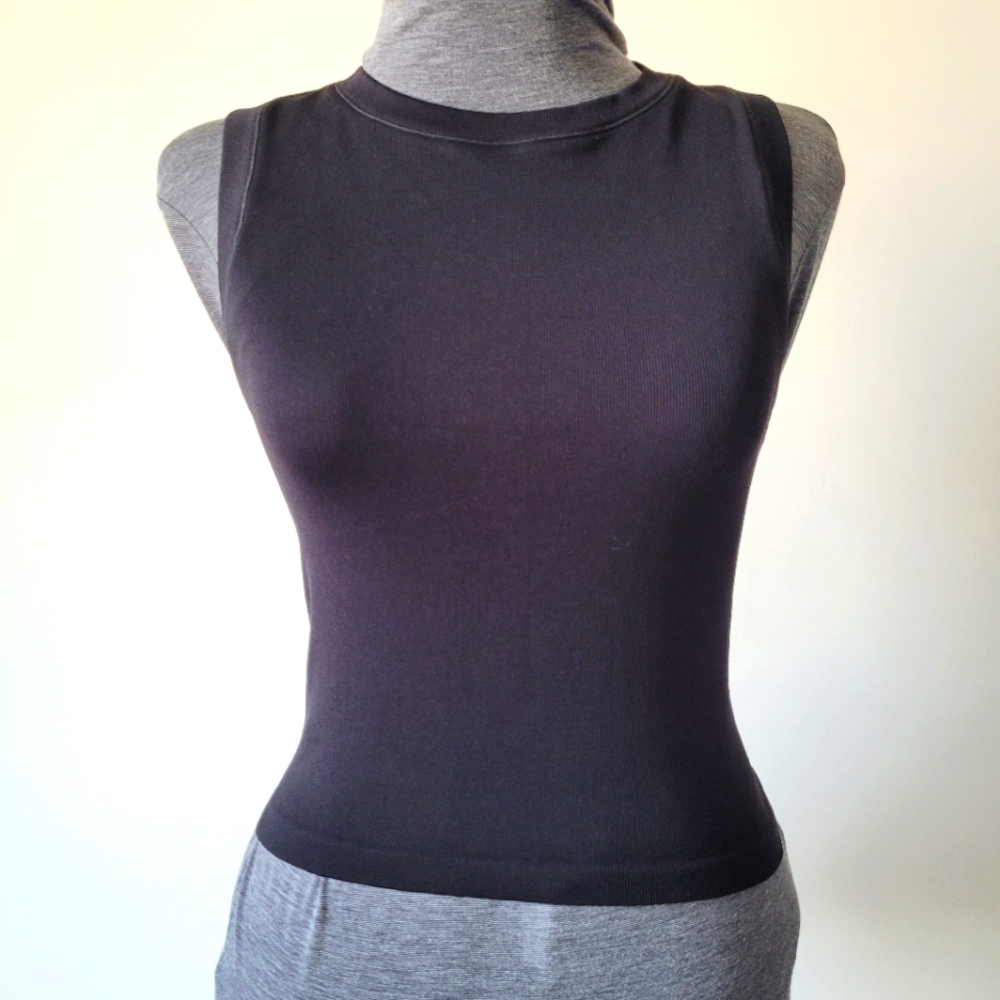 Aritzia Ribbed Seamless Crew Tank